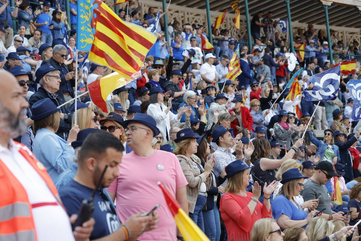 Fotos: el PP llena la plaza de toros en su mitin en Valencia