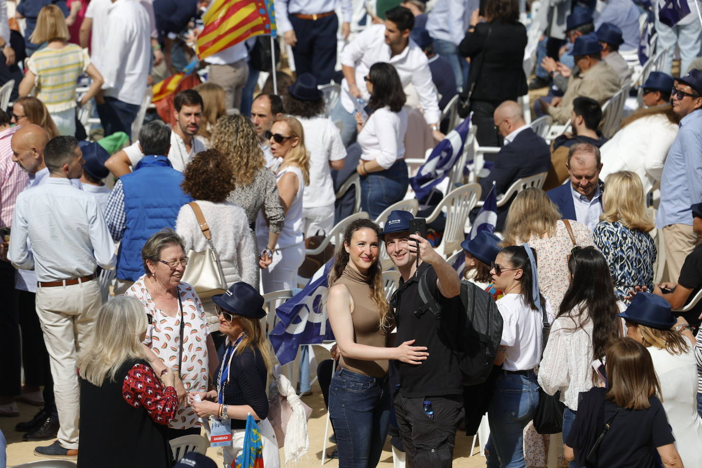 Fotos: el PP llena la plaza de toros en su mitin en Valencia