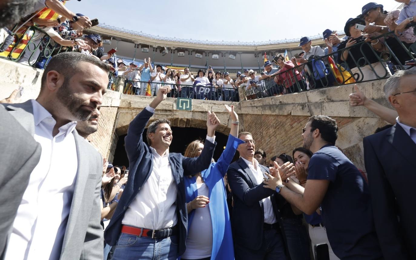 Fotos: el PP llena la plaza de toros en su mitin en Valencia