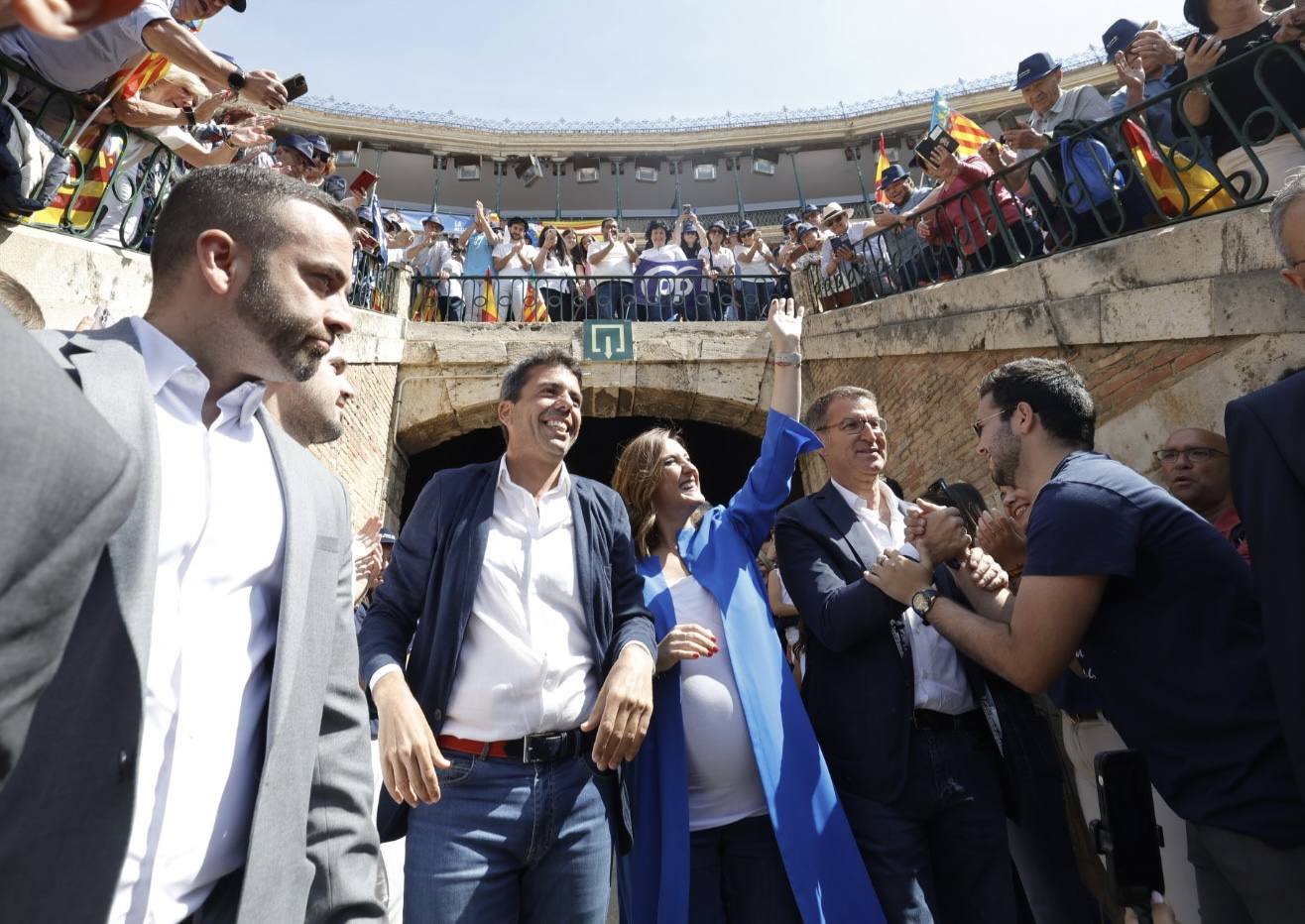 Fotos: el PP llena la plaza de toros en su mitin en Valencia