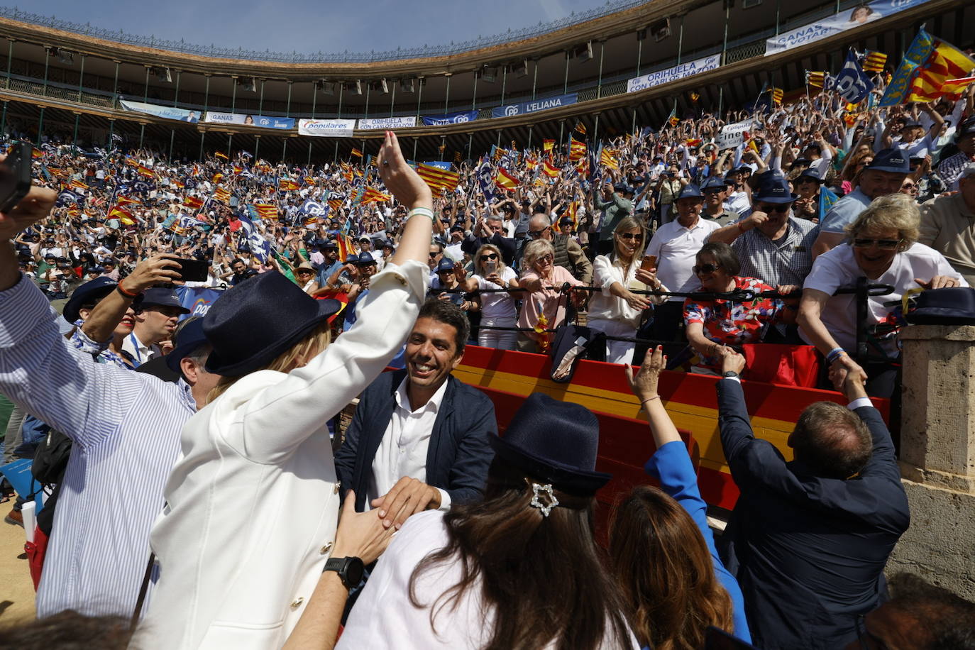 Fotos: el PP llena la plaza de toros en su mitin en Valencia