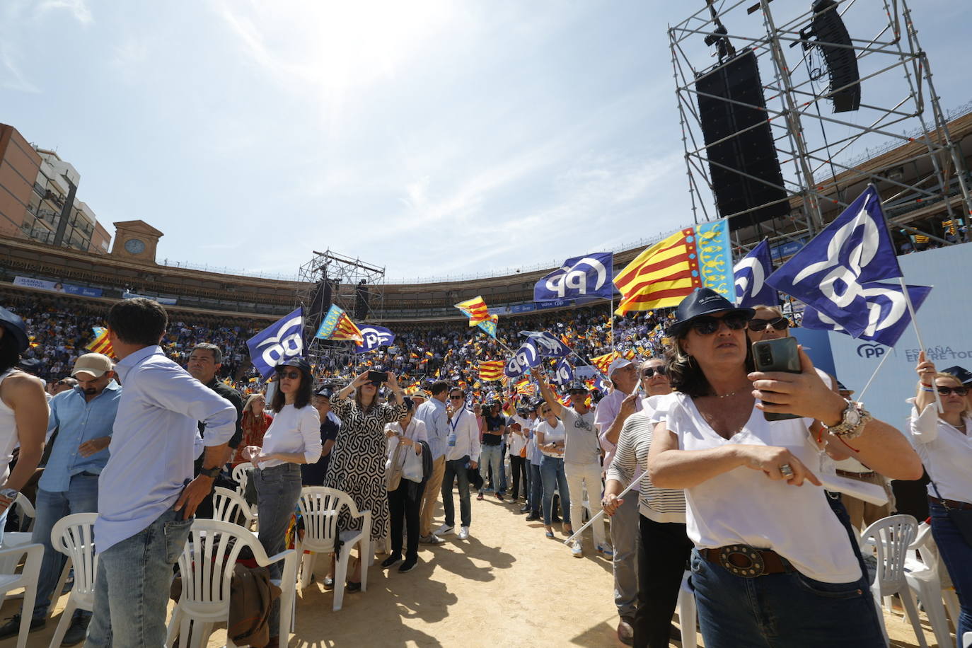 Fotos: el PP llena la plaza de toros en su mitin en Valencia