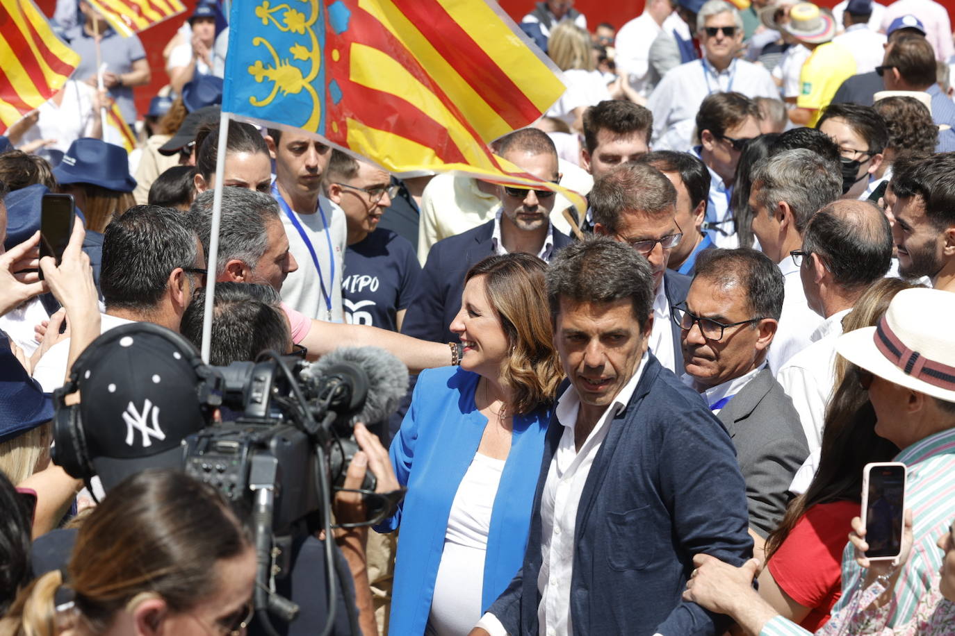 Fotos: el PP llena la plaza de toros en su mitin en Valencia