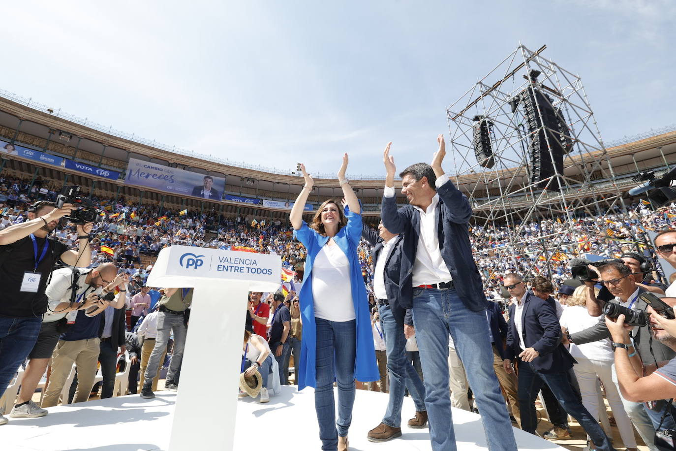 Fotos: el PP llena la plaza de toros en su mitin en Valencia