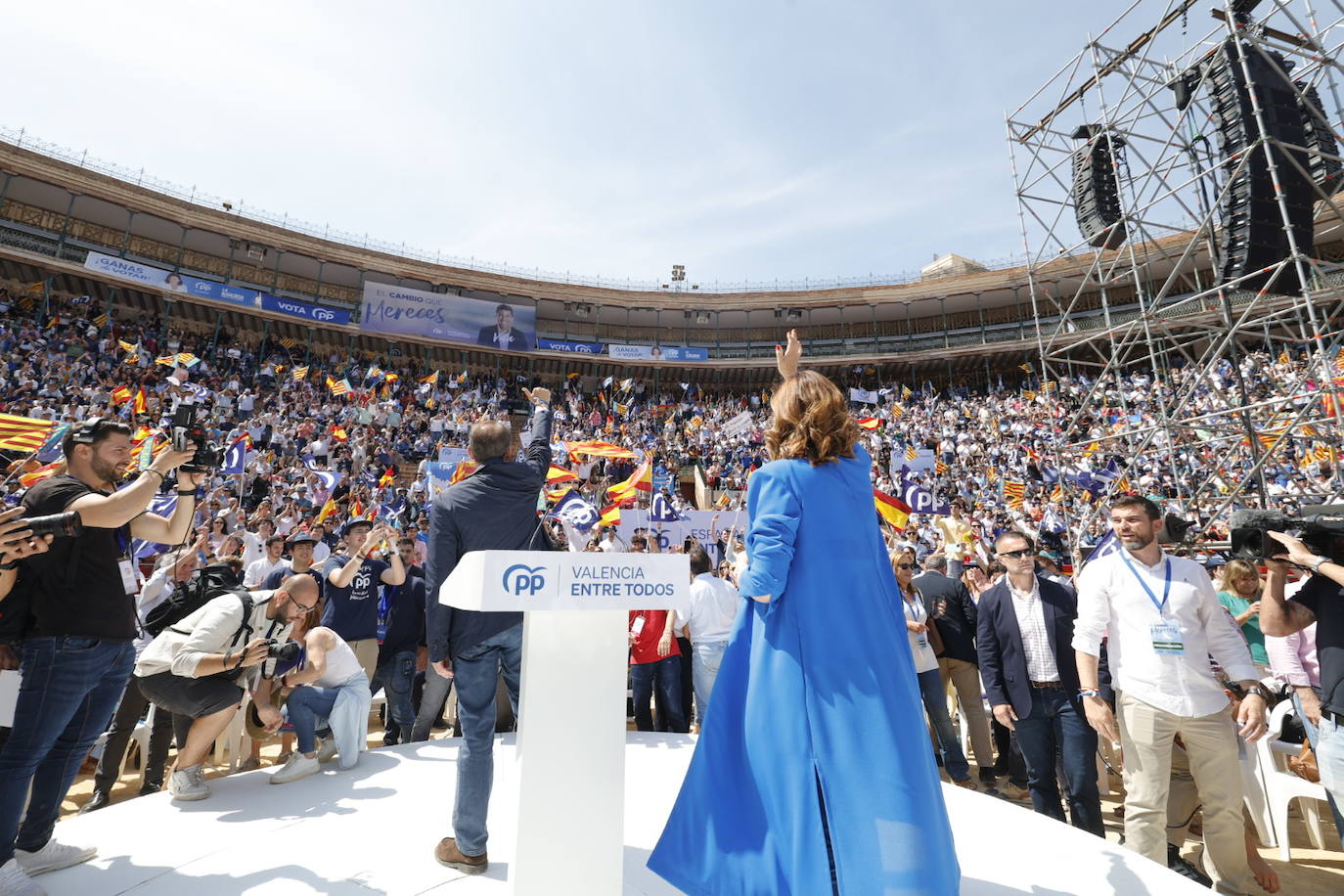 Fotos: el PP llena la plaza de toros en su mitin en Valencia