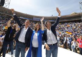 La plaza de toros, llena en el mitin de Mazón, Catalá y Feijóo