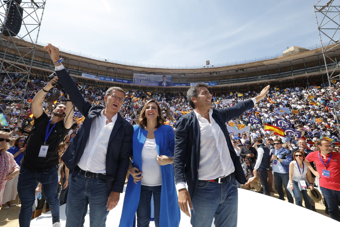 Fotos: el PP llena la plaza de toros en su mitin en Valencia