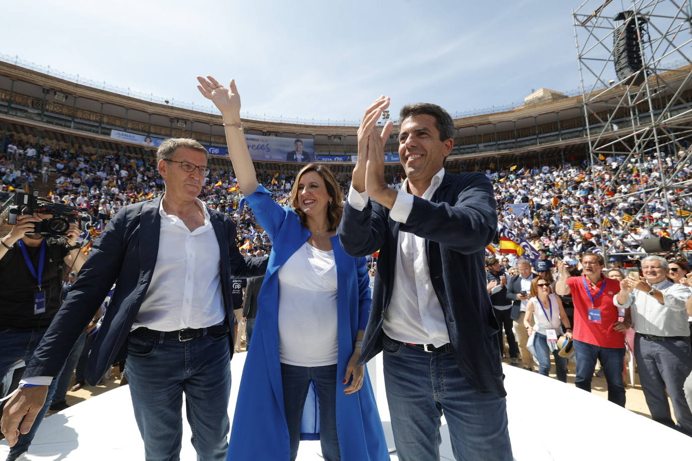 Fotos: el PP llena la plaza de toros en su mitin en Valencia