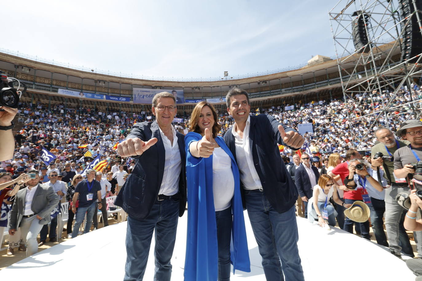 Fotos: el PP llena la plaza de toros en su mitin en Valencia