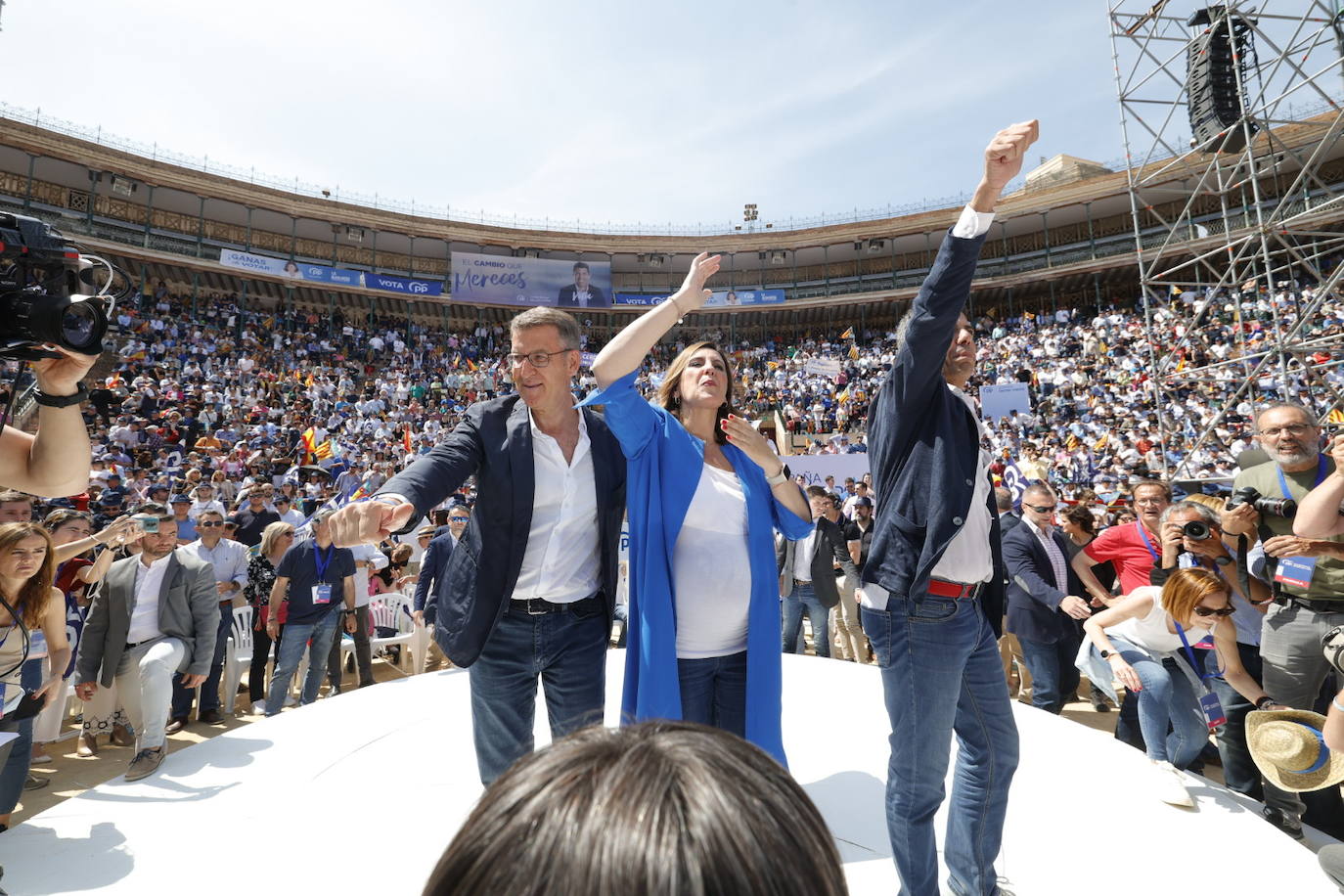 Fotos: el PP llena la plaza de toros en su mitin en Valencia