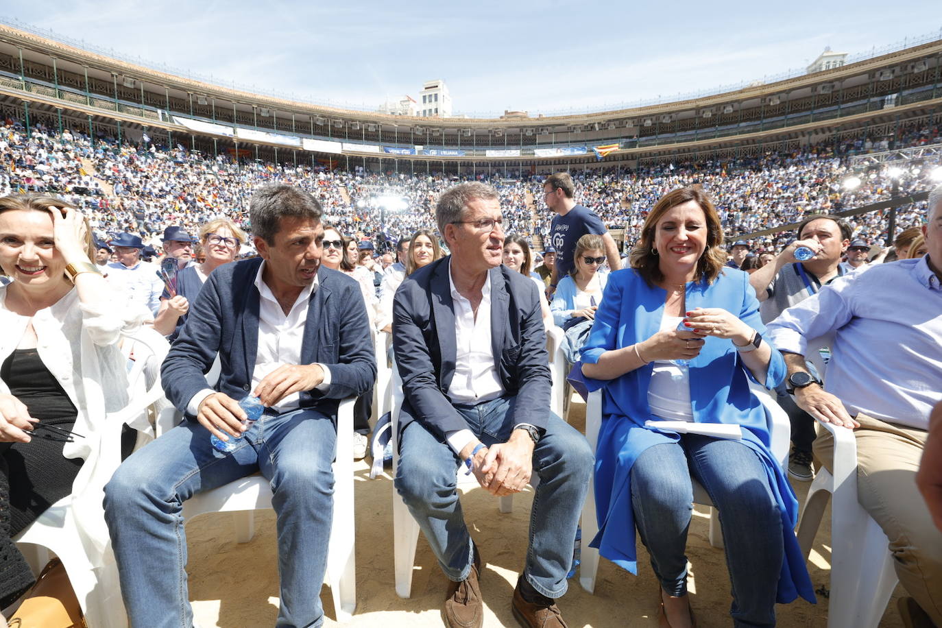 Fotos: el PP llena la plaza de toros en su mitin en Valencia