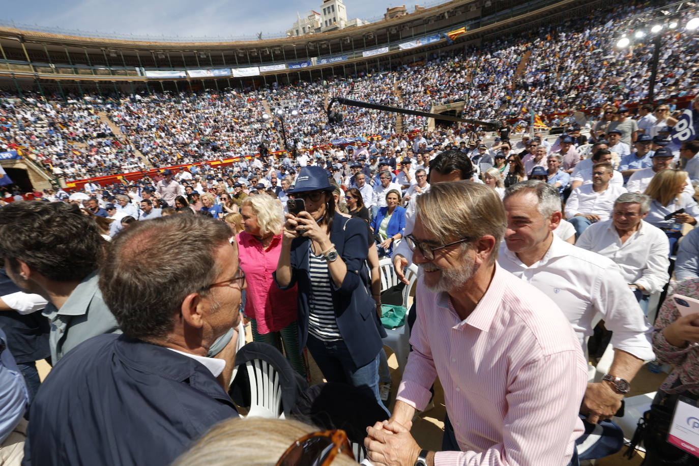 Fotos: el PP llena la plaza de toros en su mitin en Valencia