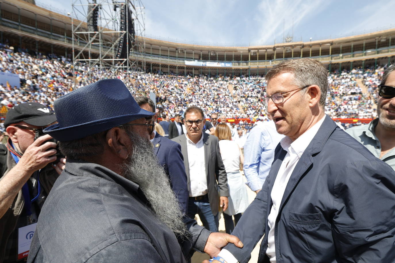 Fotos: el PP llena la plaza de toros en su mitin en Valencia