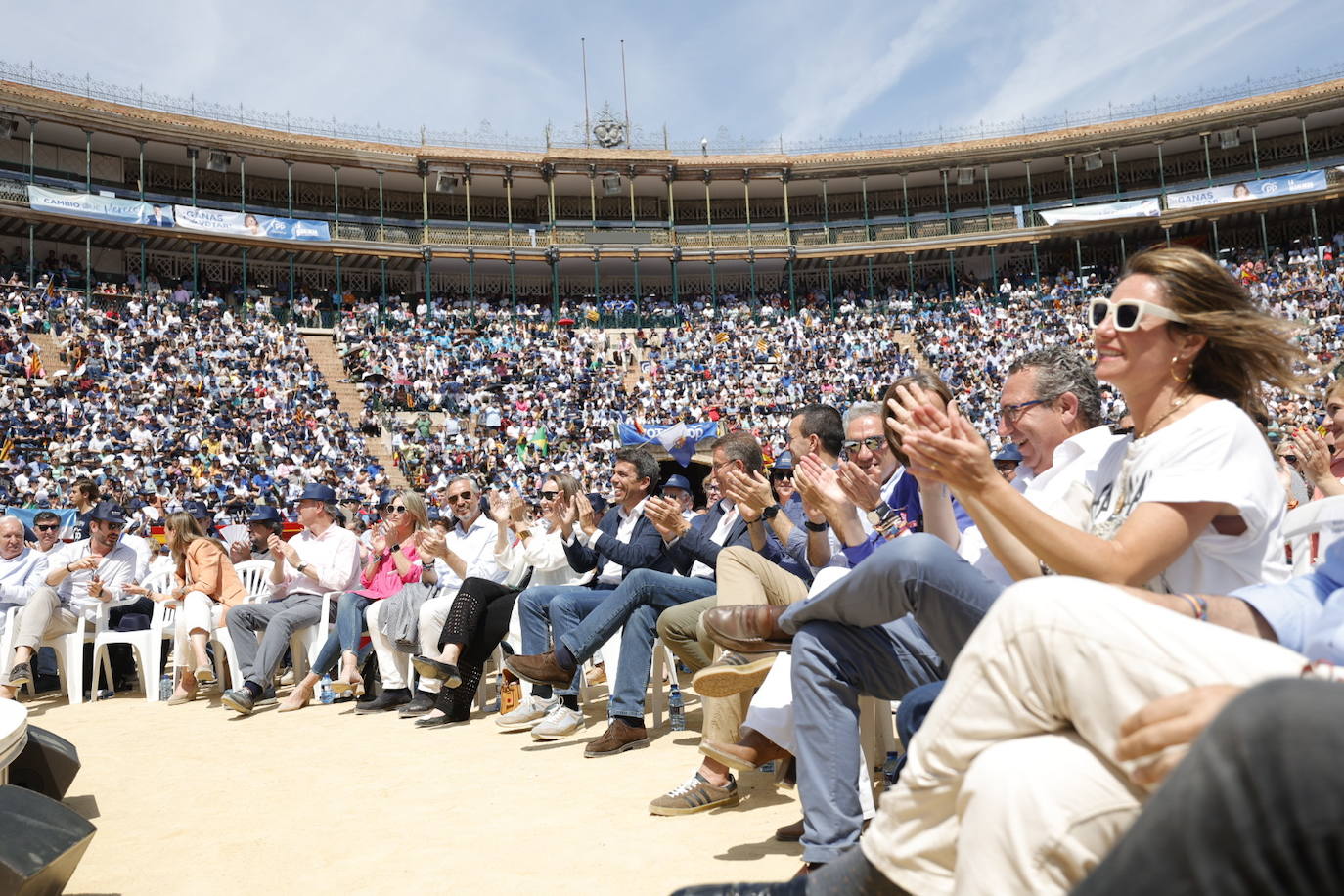 Fotos: el PP llena la plaza de toros en su mitin en Valencia