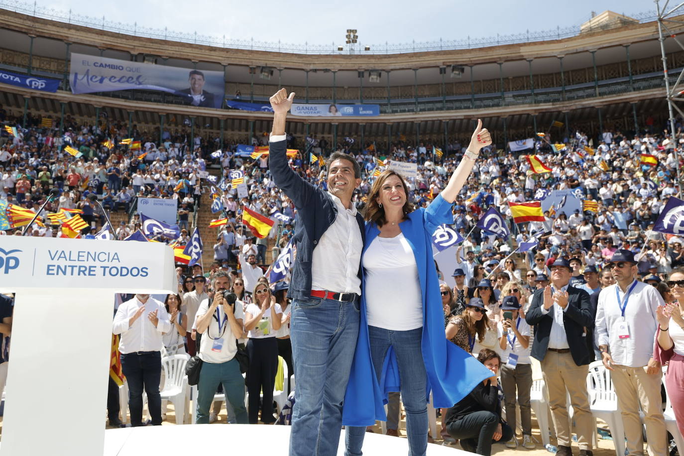 Fotos: el PP llena la plaza de toros en su mitin en Valencia