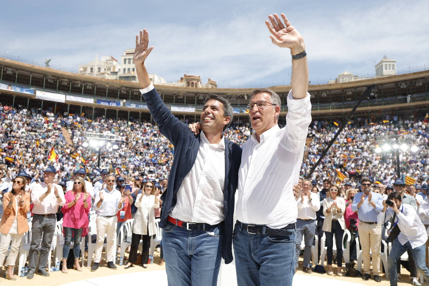 Fotos: el PP llena la plaza de toros en su mitin en Valencia