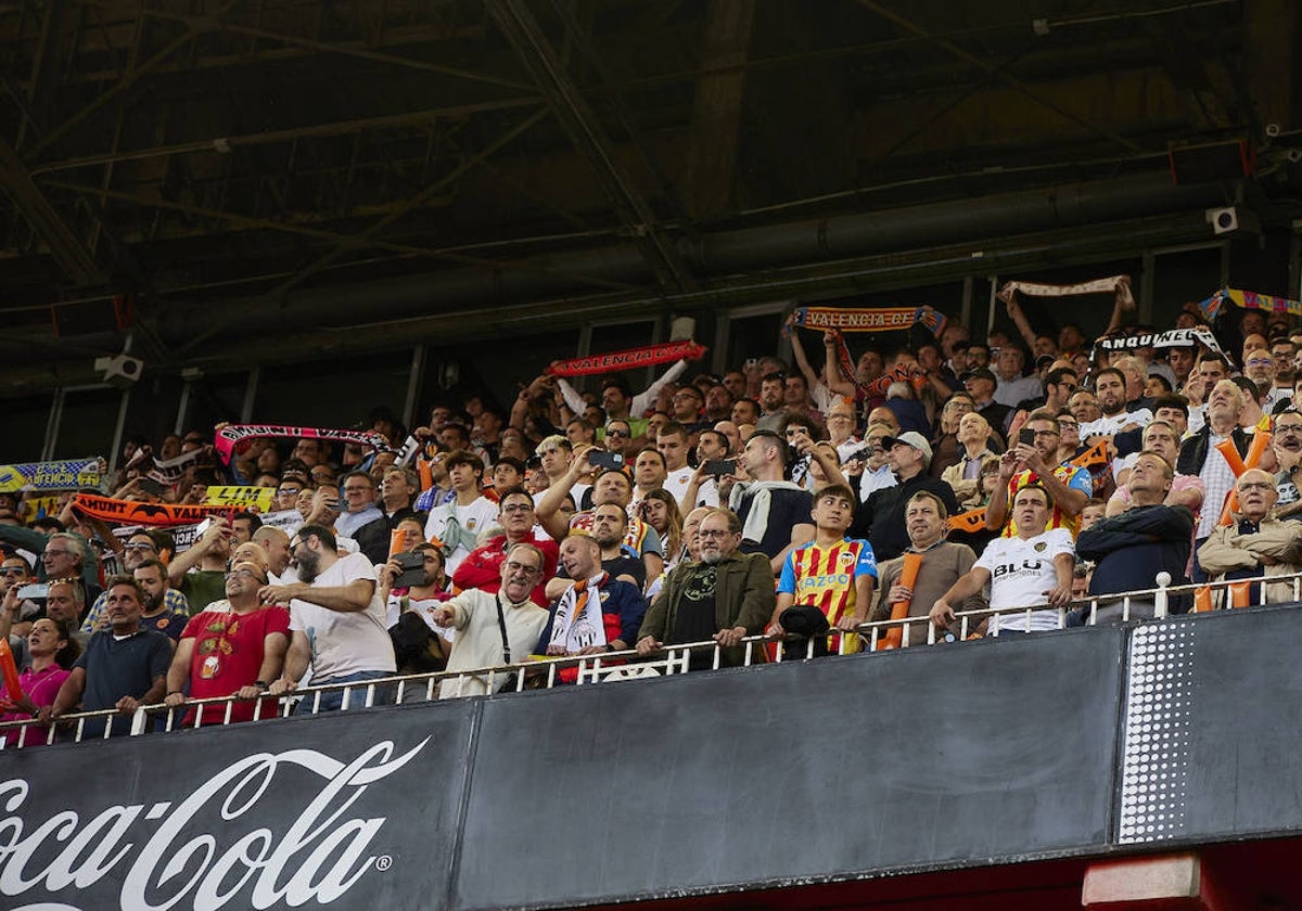 El valencianismo volvió a llenar Mestalla con motivo de su centenario.