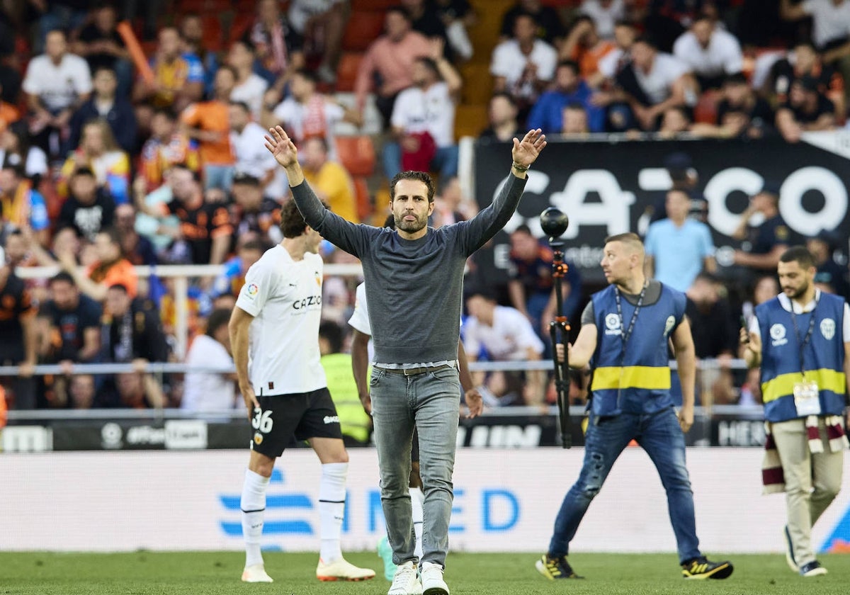 Baraja agradece el apoyo del público tras ganar al Real Madrid.