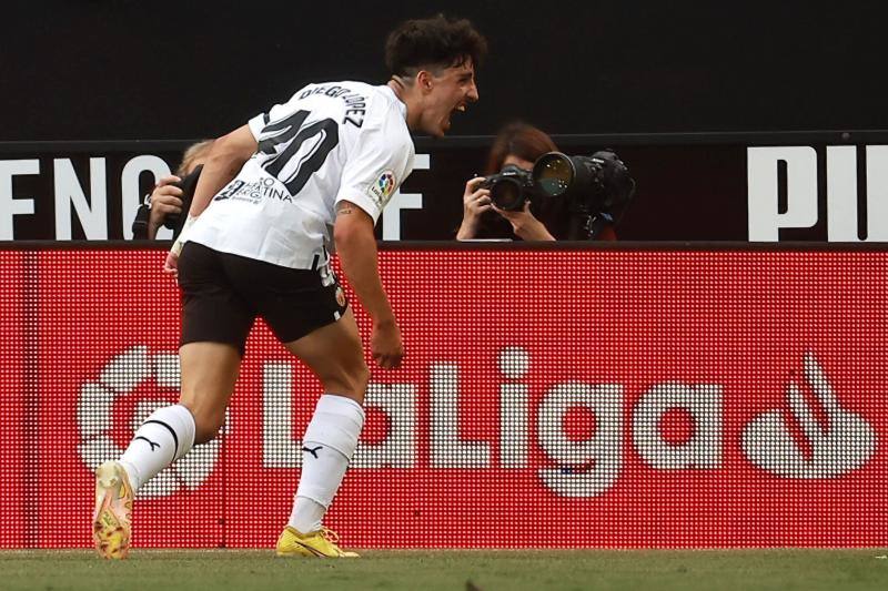 Éxtasis en Mestalla tras ganar al Madrid y agarrar la salvación