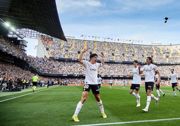 Diego López, tras anotar el gol valencianista frente al Real Madrid.