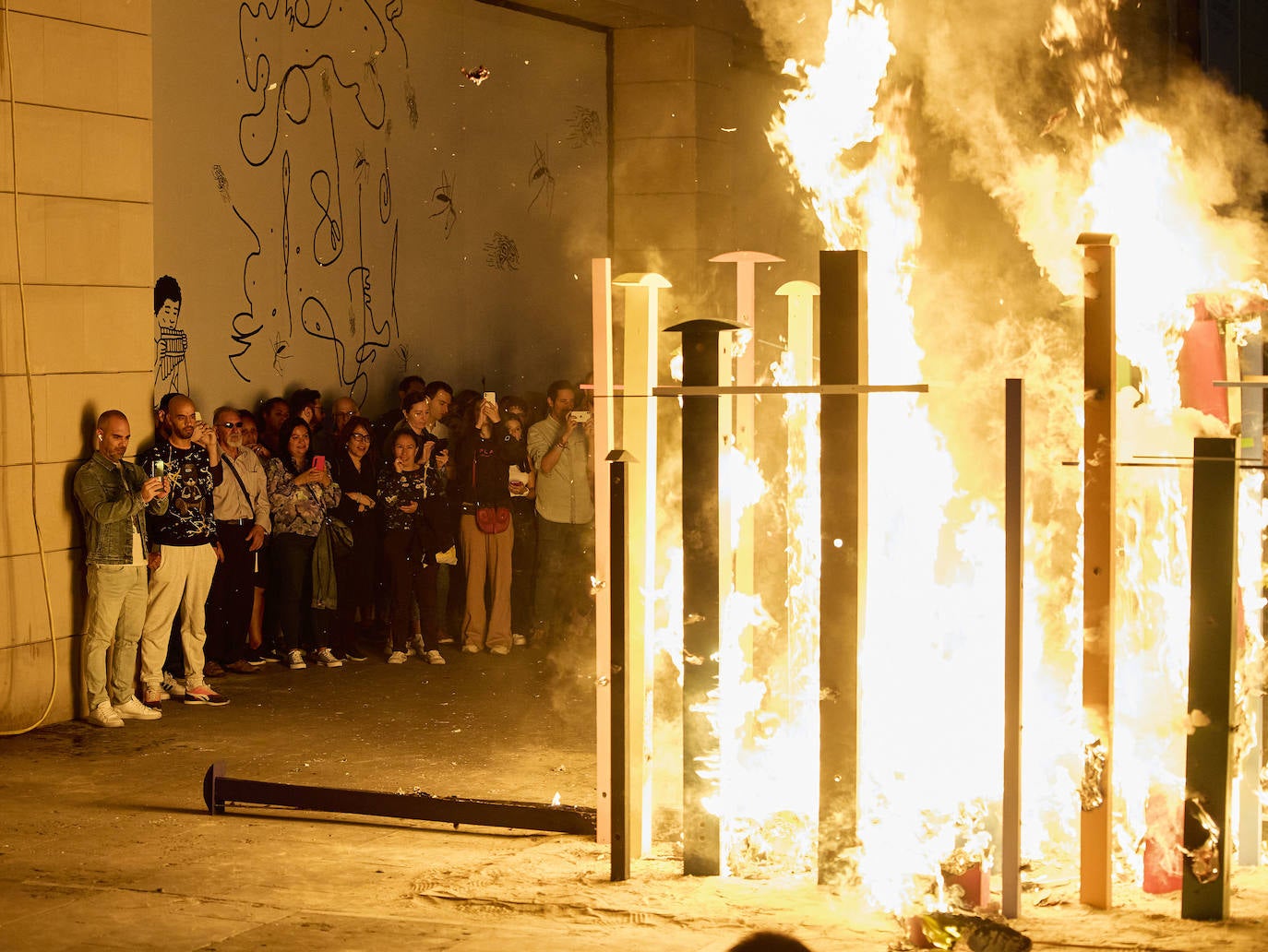 El IVAM festeja la Noche Europea de los Museos con la &#039;cremà&#039; de la falla del artista Alfredo Ruiz