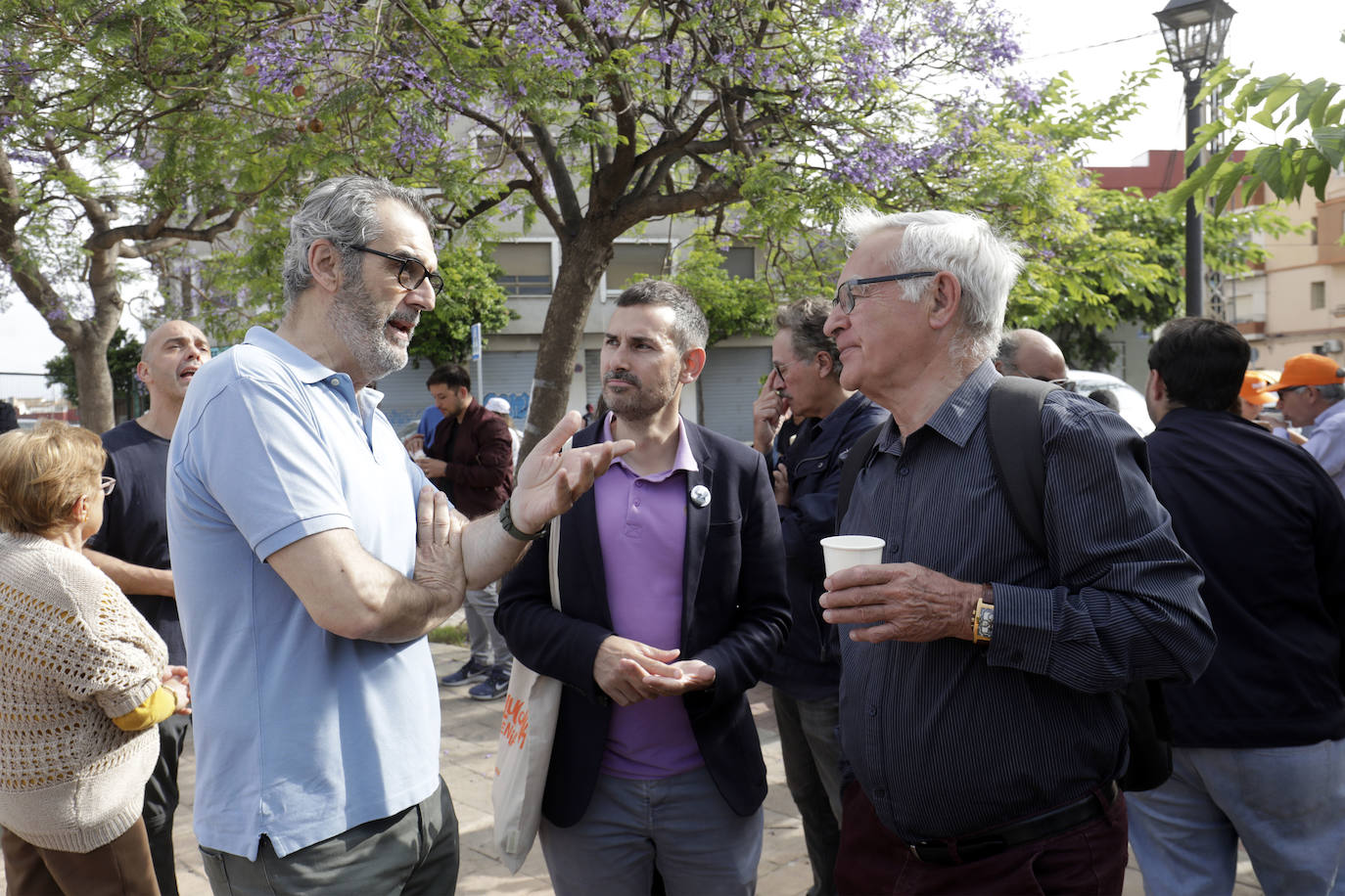 Ribó asiste a un acto de campaña con los vecinos de Castellar