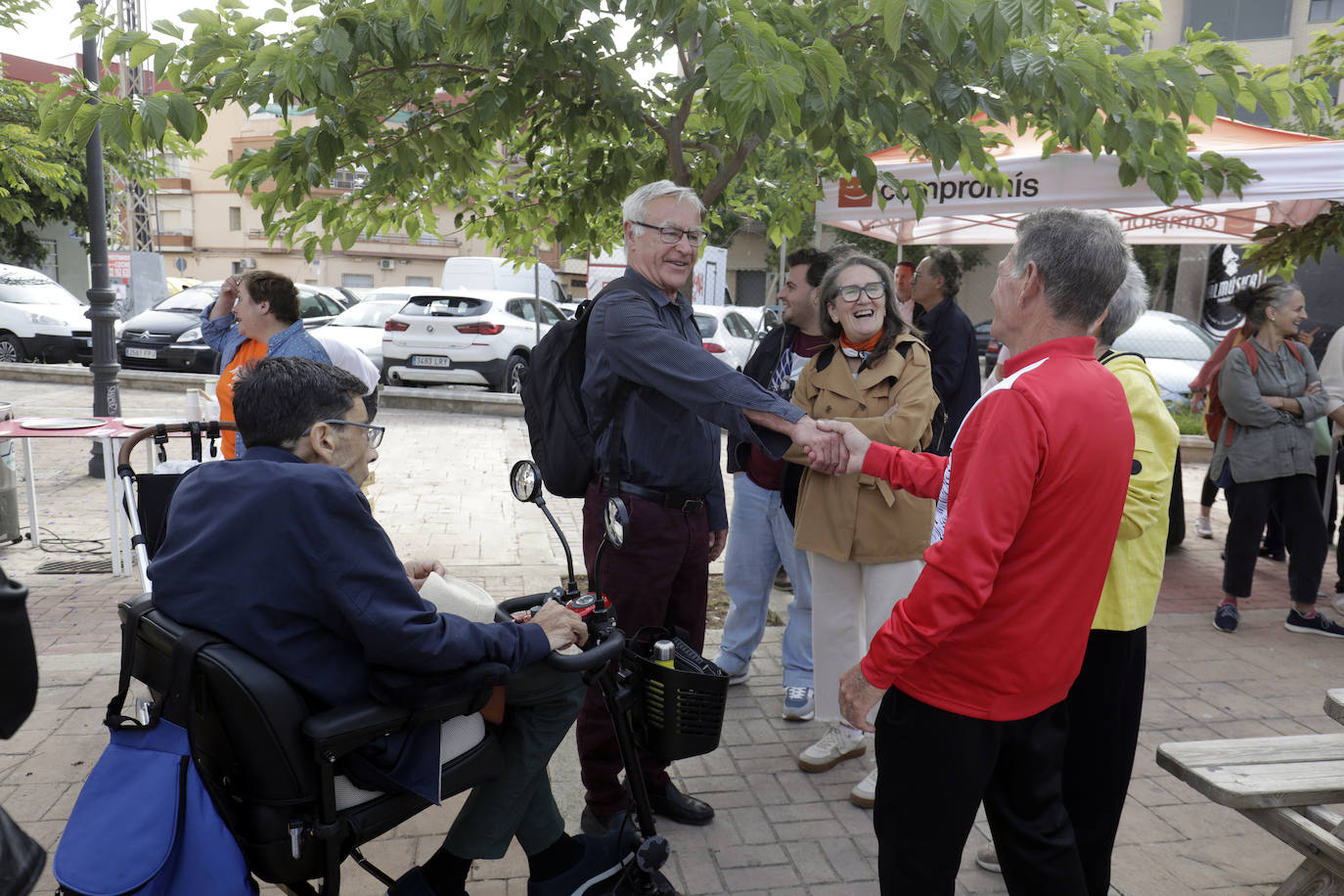 Ribó asiste a un acto de campaña con los vecinos de Castellar