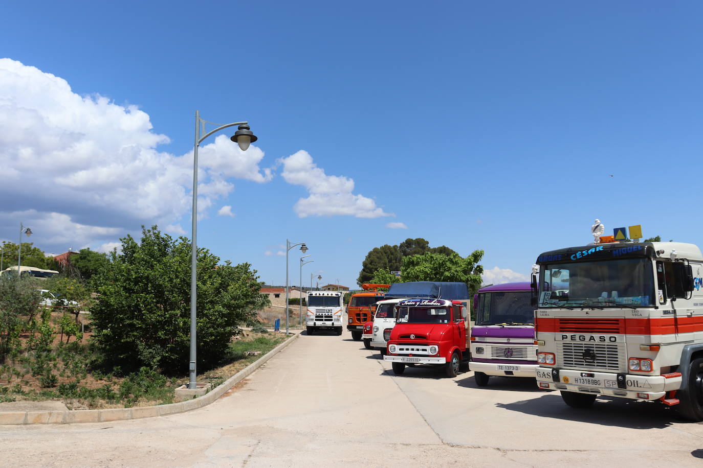 Los camiones y furgones de nuestros abuelos se dieron cita en el Rincón de Ademuz