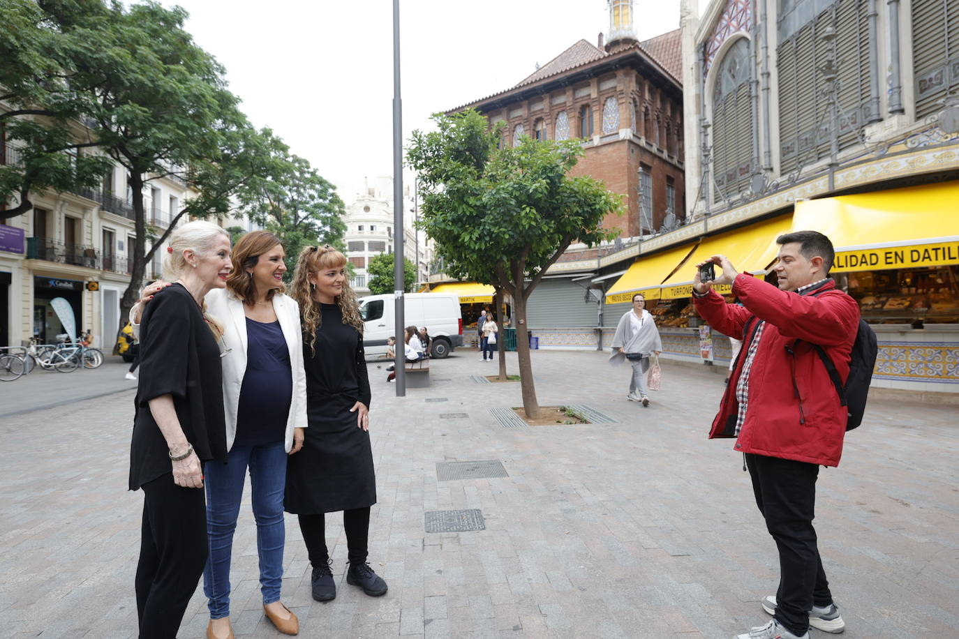 Fotos | Feijóo vuelve a Valencia: del mercado Central a la Fundación Bancaja