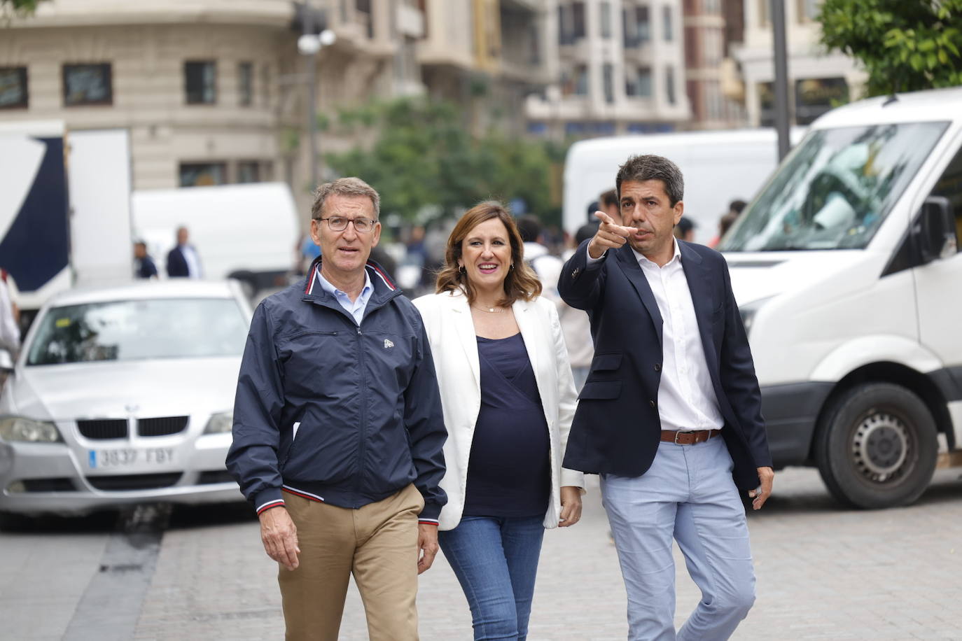 Fotos | Feijóo vuelve a Valencia: del mercado Central a la Fundación Bancaja