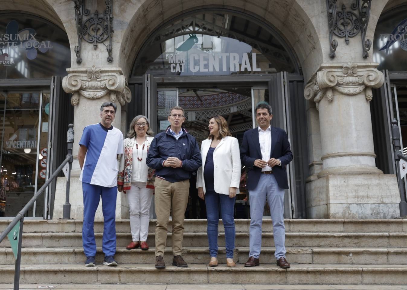 Fotos | Feijóo vuelve a Valencia: del mercado Central a la Fundación Bancaja