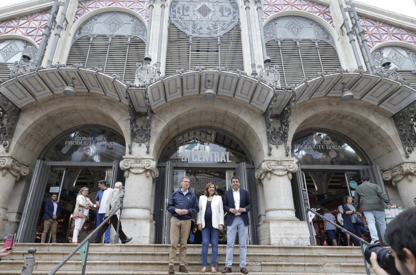 Fotos | Feijóo vuelve a Valencia: del mercado Central a la Fundación Bancaja