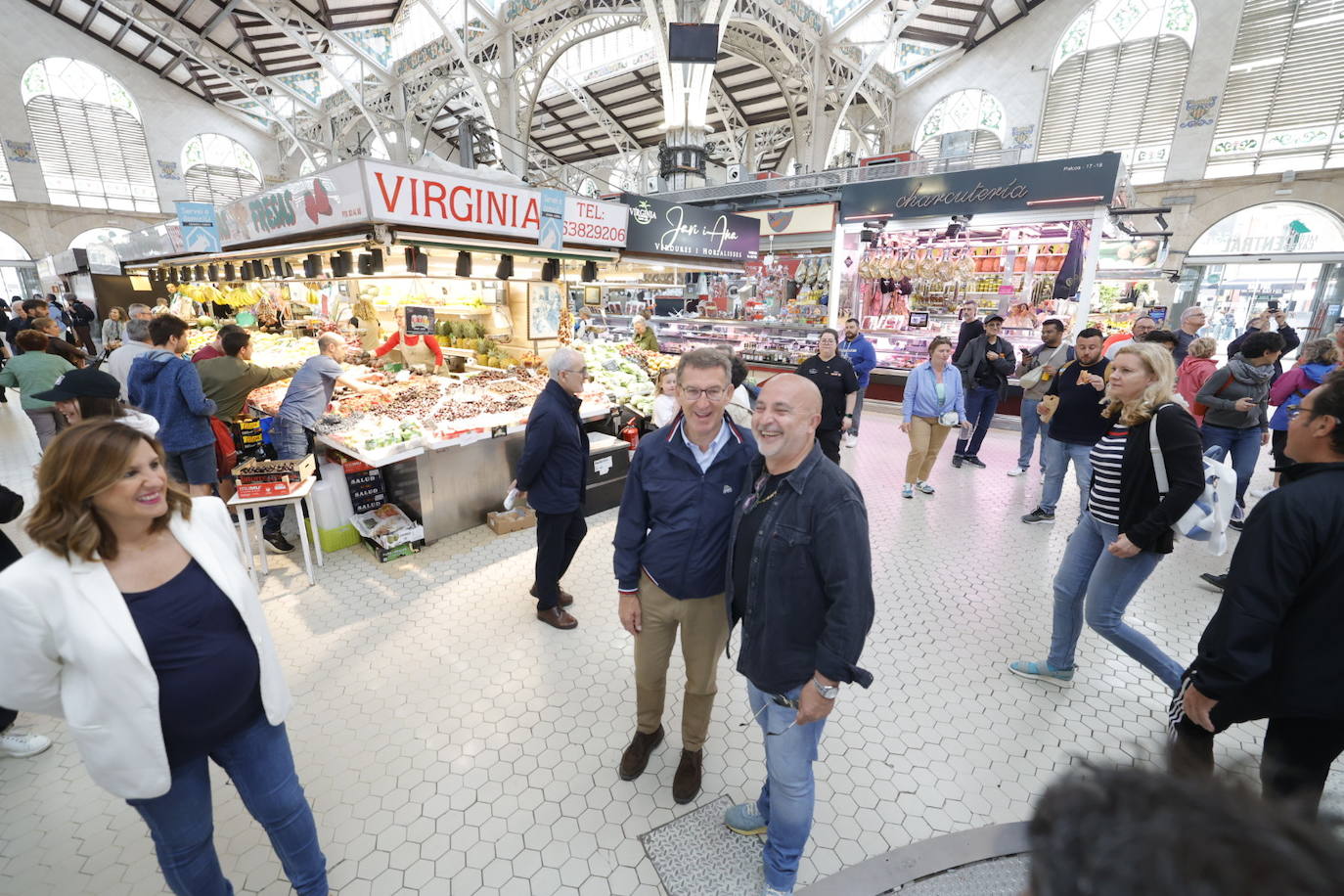 Fotos | Feijóo vuelve a Valencia: del mercado Central a la Fundación Bancaja