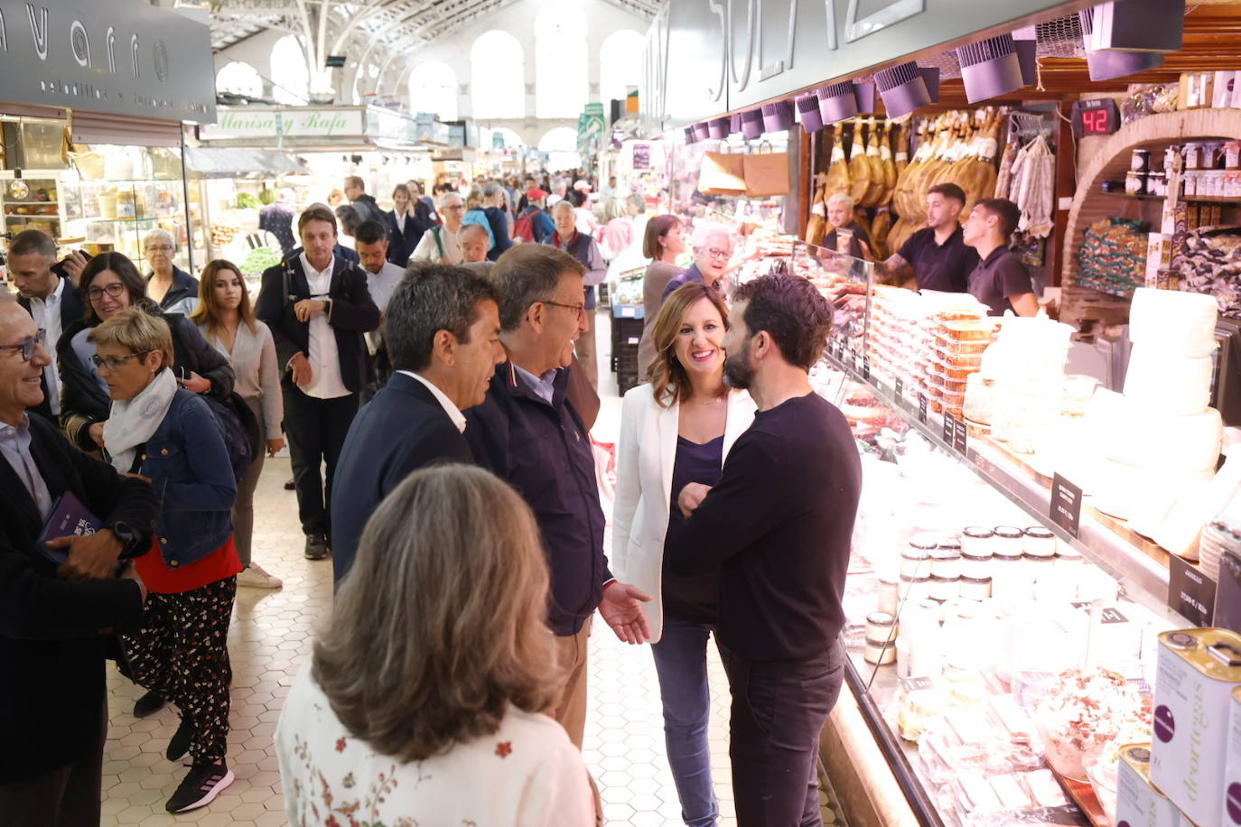 Fotos | Feijóo vuelve a Valencia: del mercado Central a la Fundación Bancaja