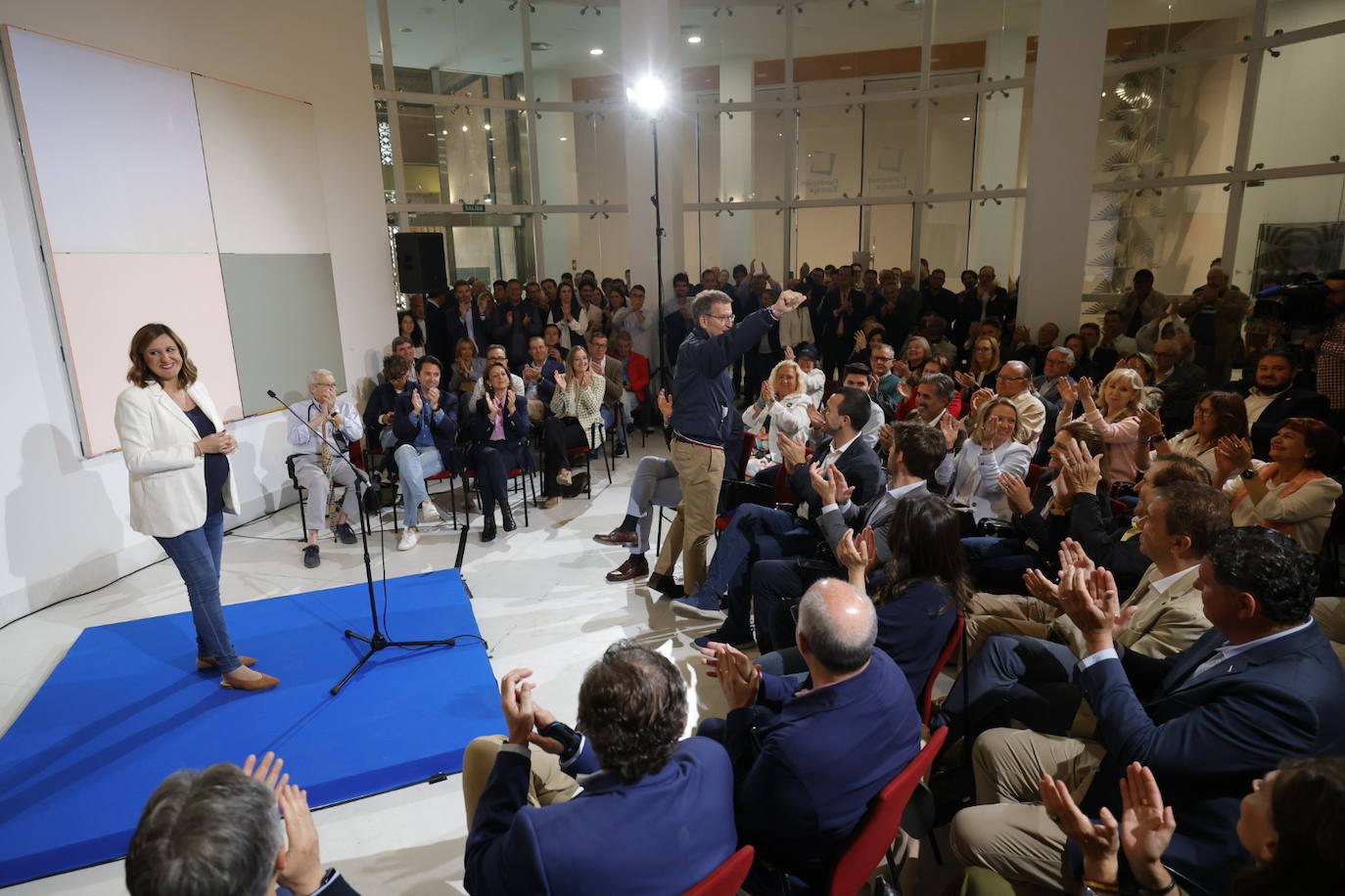 Fotos | Feijóo vuelve a Valencia: del mercado Central a la Fundación Bancaja