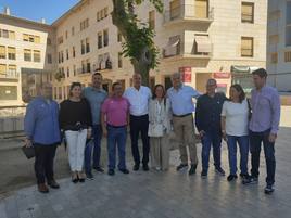 Candidatura del PP de Alzira junto a altos cargos del partido.