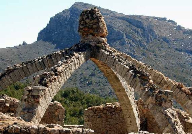 Una de las cavas en la Serra Mariola.