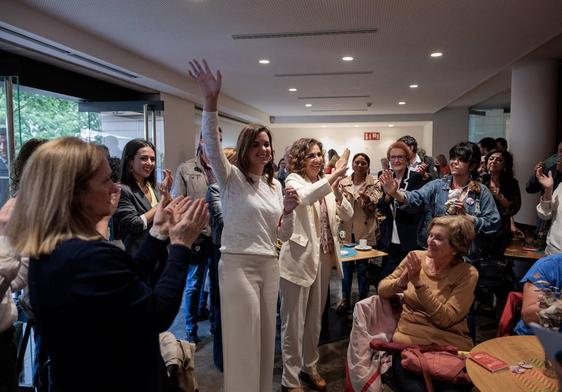 Sandra Gómez y María Jesús Montero, este jueves en Valencia.