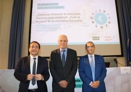 Manuel Ilueca, director del Institut Valencià de Finances; José Manuel Campa, presidente de la Autoridad Bancaria Europea (EBA); y Joaquín Maudos, director adjunto el Ivie.