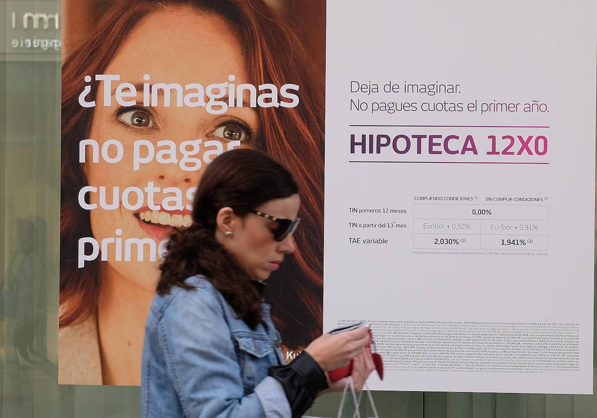 Bancos que anuncian sus precios para hipotecas.