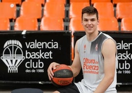 Jaime Pradilla, tras el entrenamiento de ayer en la Fonteta.