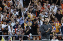 Rubén Baraja celebra la victoria de su equipo al término del partido correspondiente a la jornada 35