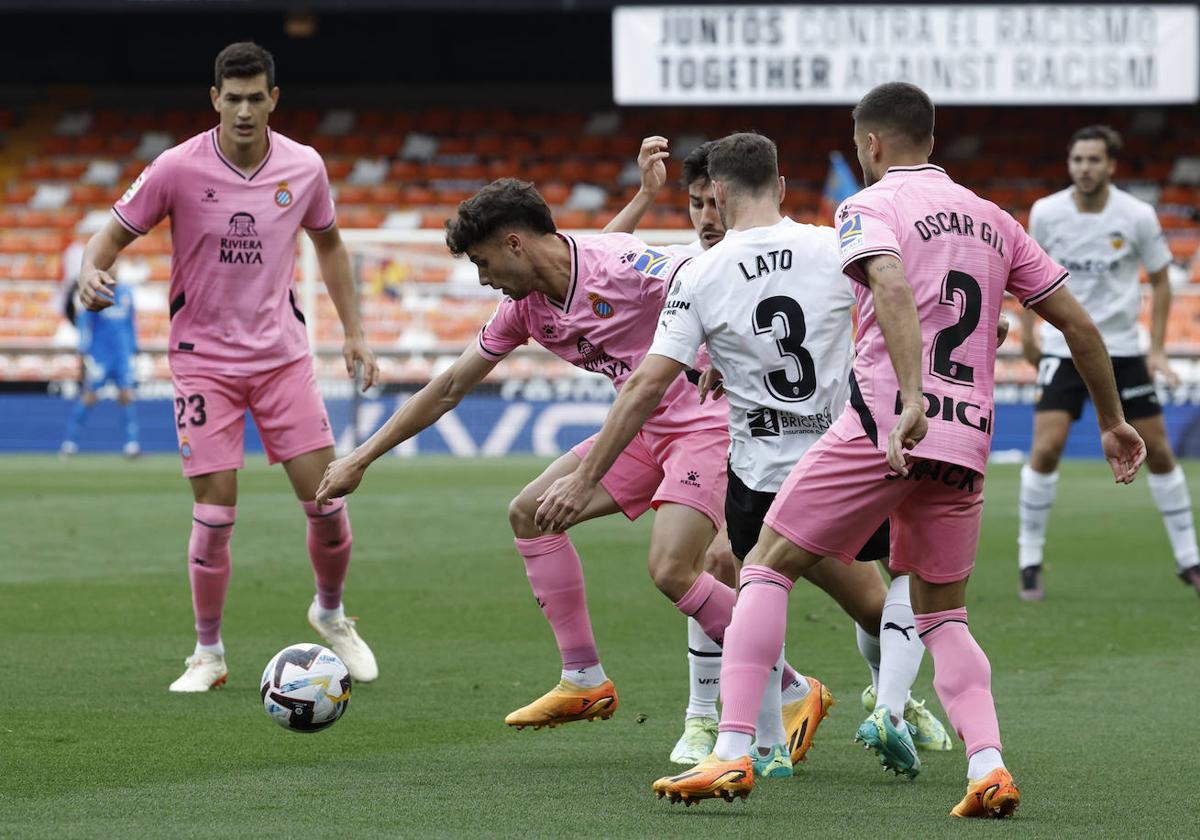 Toni Lato, durante el partido ante el Espanyol.