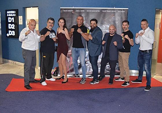 Los protagonistas de 'Balas y Katanas'.