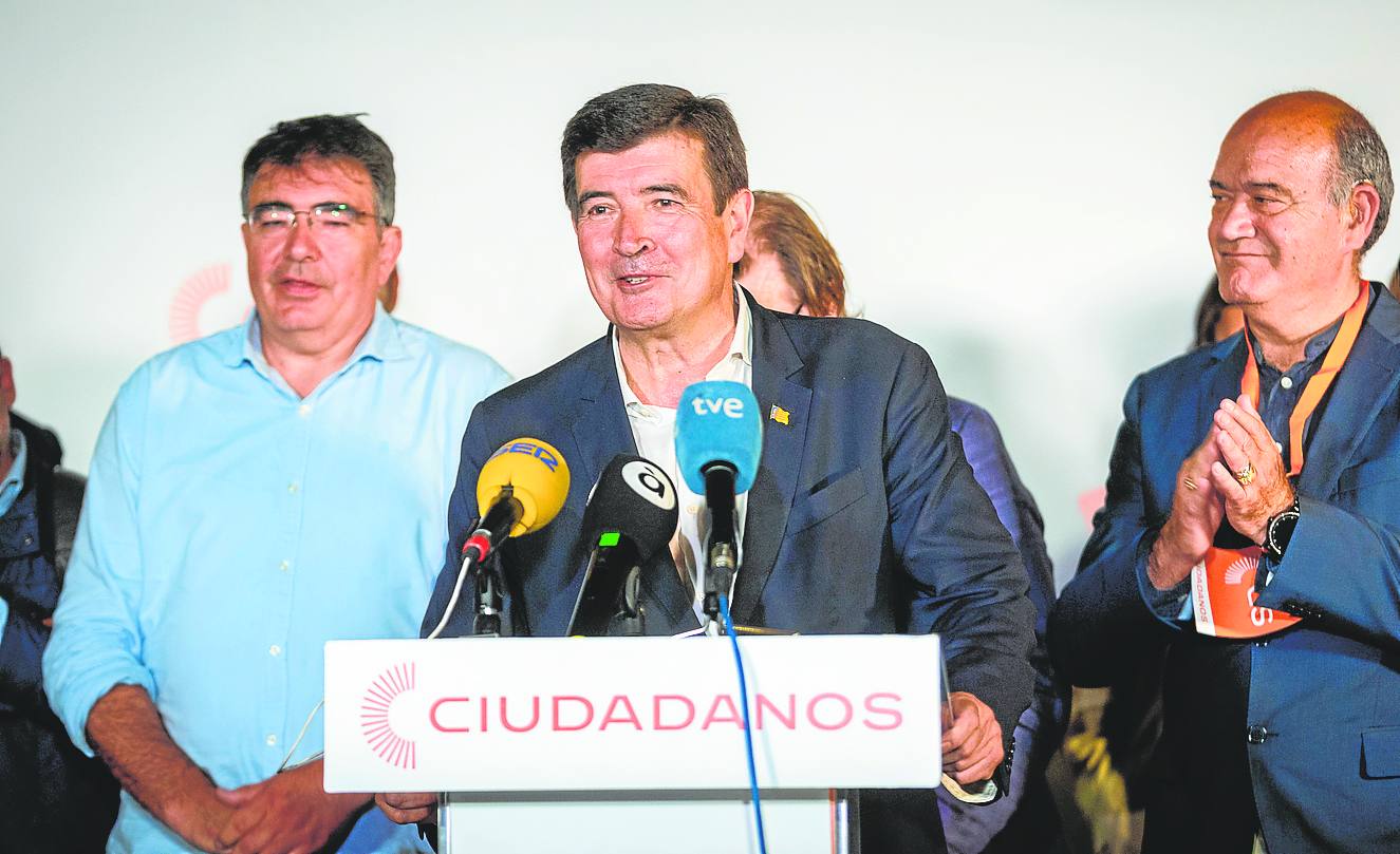 Fernando Giner en la sede de Ciudadanos.