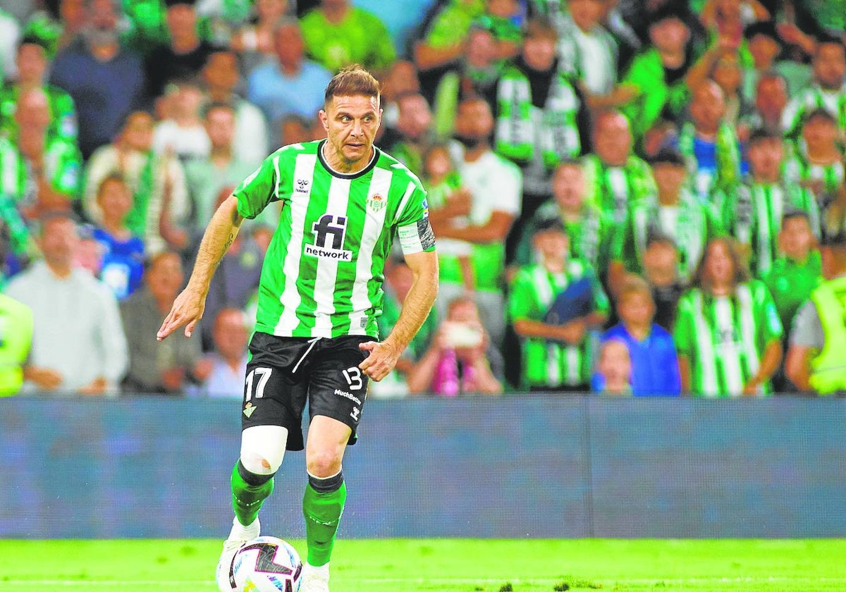 Joaquín, en un acción de partido que enfrentó al Betis con el Rayo Vallecano.