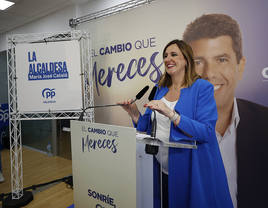 María José Catalá celebrando la victoria obtenida en las urnas.