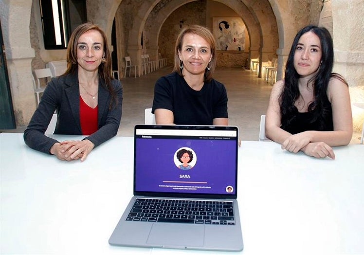 Celia Sánchez, Raquel Pomares y Costanza Casquet, diseñadoras de Sara.