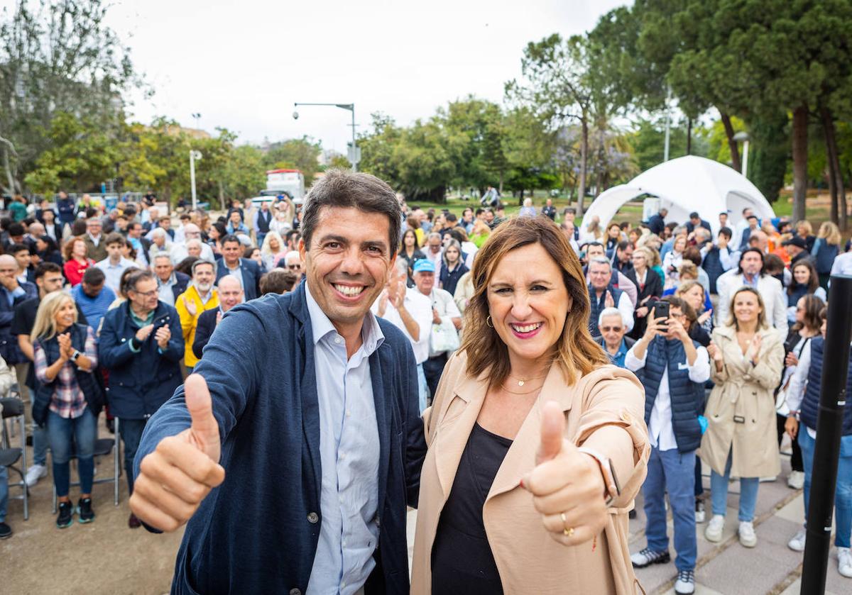 Carlos Mazón junto a Mª José Catalá en el cierre de campaña en la ciudad de Valencia.