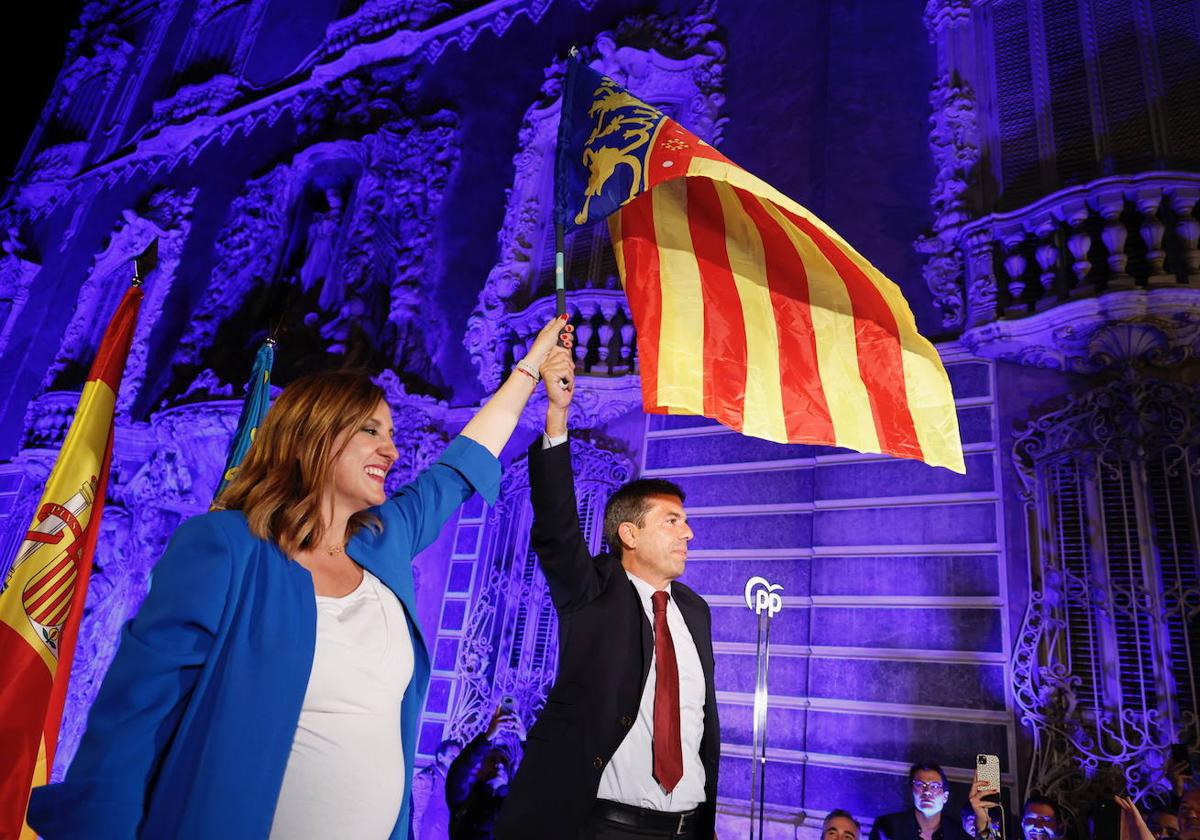 María José Catalá y Carlos Mazón celebran la victoria del PP en el 28M.